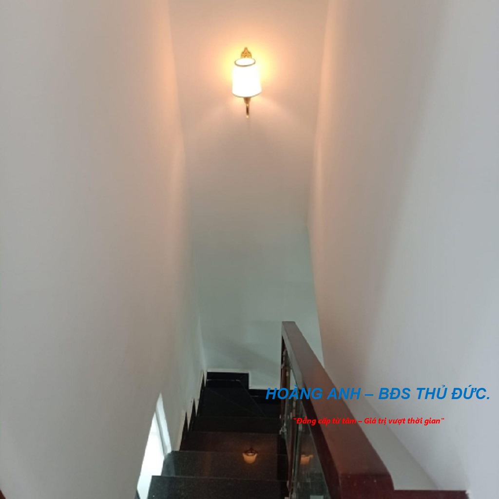 Bán Gấp Nhà Mặt Phố Liền Kề Nguyễn Duy Trinh, Quận 2 _ Mặt Tiền Kinh Doanh Nở Hậu Tài Lộc_ 2 Tầng - Ảnh 1